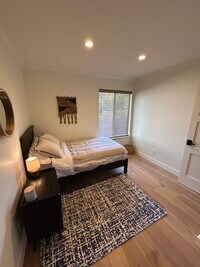 Building Photo - 1082 Mariposa Ln