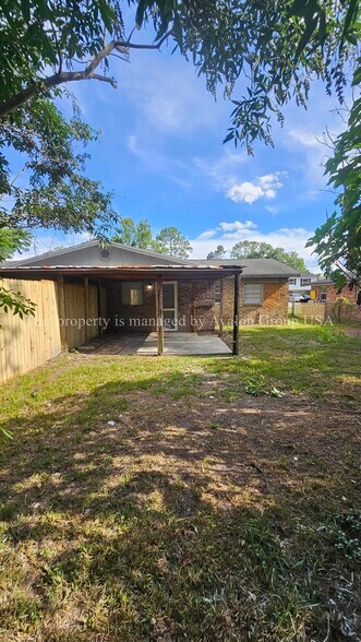 Building Photo - 6063 Longchamp Dr