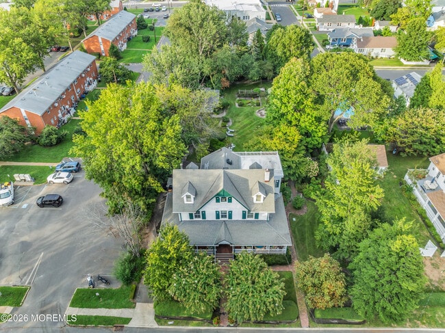 Building Photo - 102 Riverview Ave