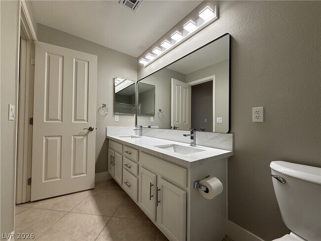 Building Photo - 694 Riverband Pl