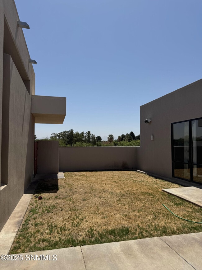 Building Photo - 6490 Vista Valley Trail