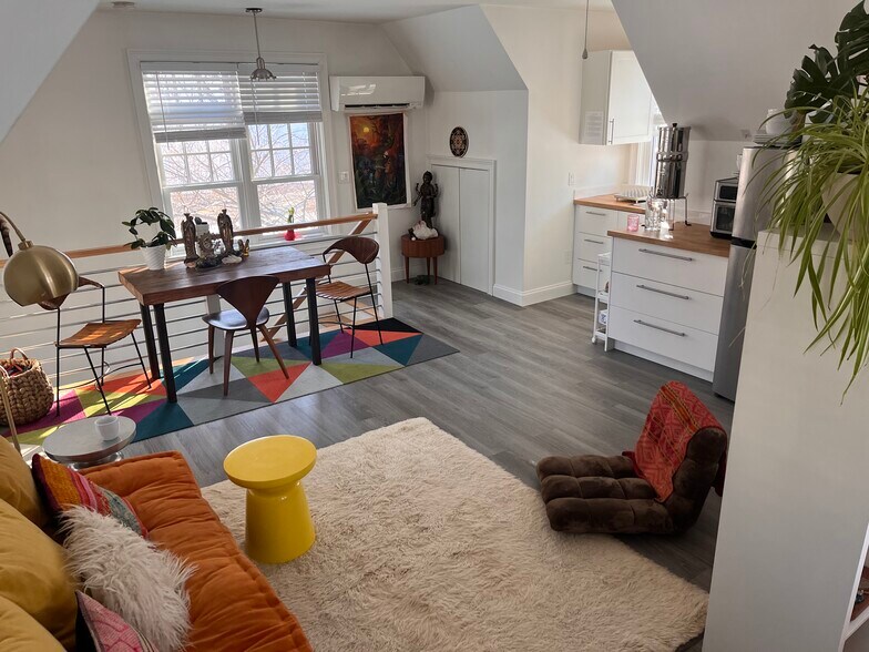 Building Photo - 196 Sheephill Rd