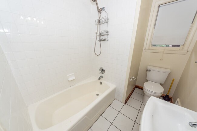 Building Photo - 453 Wade Hampton Dr