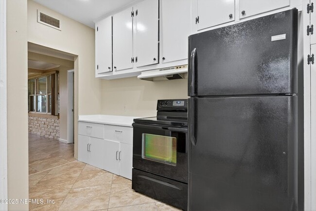 Building Photo - 6190 Mercer Cir E