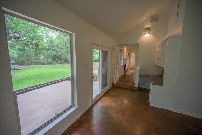 Building Photo - 6000 La Naranja Ln