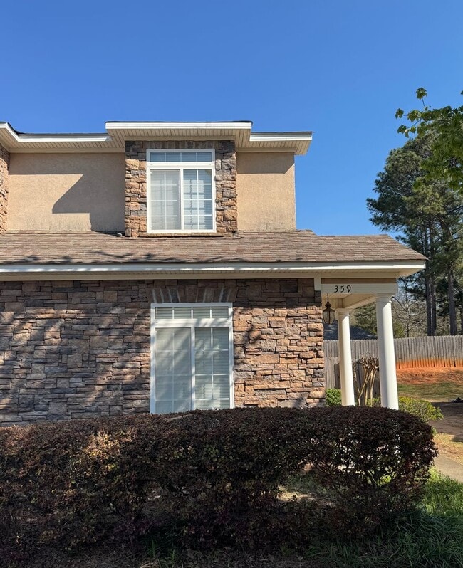 Building Photo - Cuter 3 Bedroom, 3.5 Half Bath Twin Home in Ross Park
