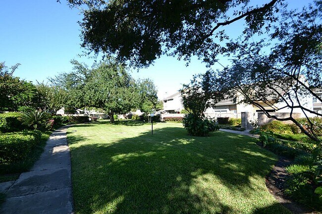Building Photo - 13026 Wirevine Ln
