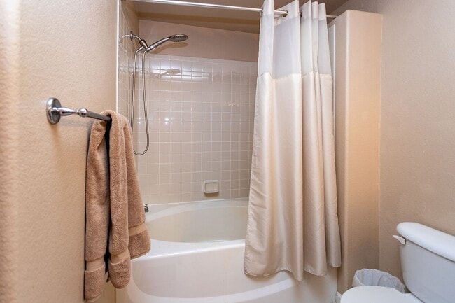 Building Photo - Beautiful upper-level condo in gated community!!!