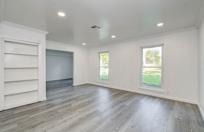 Building Photo - 674 Ravensworth Dr