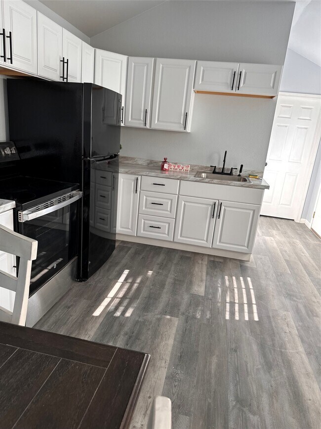 Building Photo - 3306 E County Rd 172