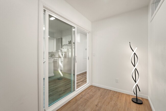 Building Photo - 27480 Cherry Creek Dr