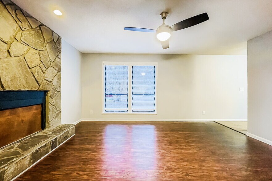 Building Photo - 3895 Springleaf Ct