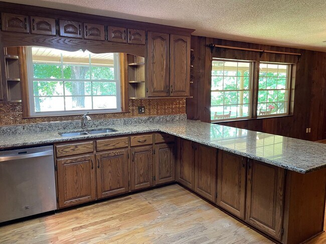 Building Photo - Beautiful 2 Bed, 2 Bath home located in Seagrove. (Handicap accessible)