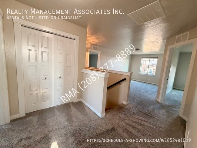 Building Photo - 6059 N Silver Spruce Ave