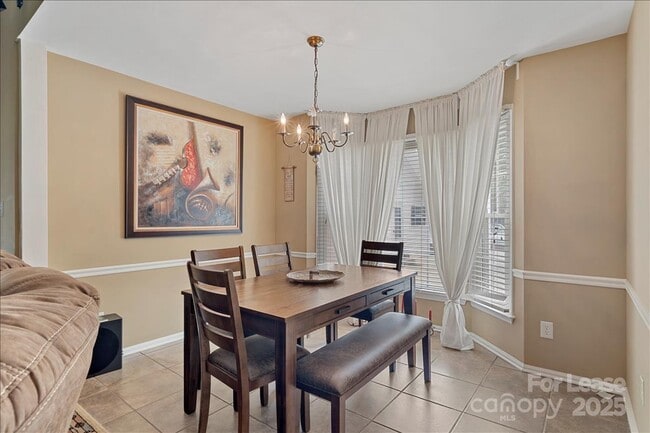 Building Photo - 2224 Pinebrook Cir