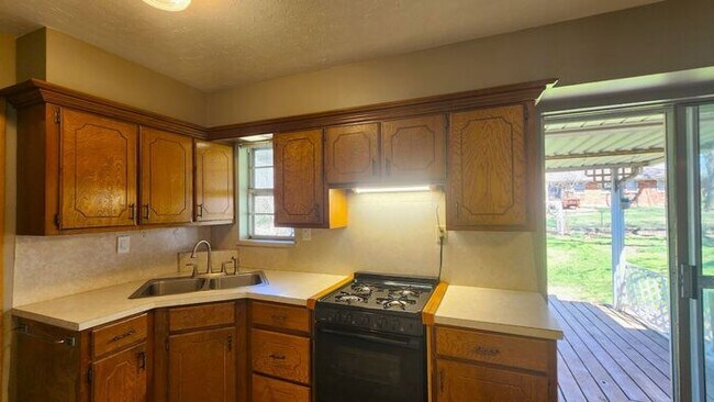 Building Photo - Darling 3 Bed 1.5 Bath 1 Car Garage in the Country Estates Addn Midwest City