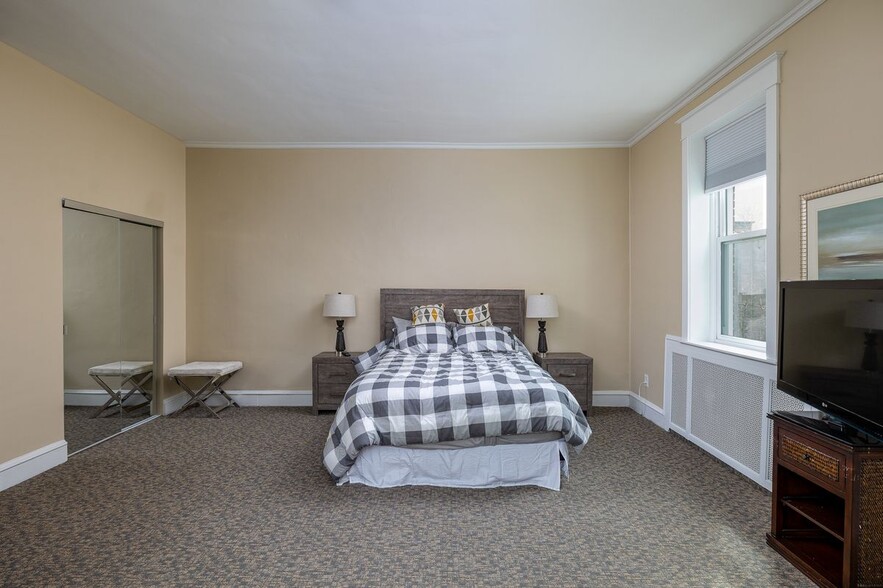 Building Photo - 1131 Callowhill St