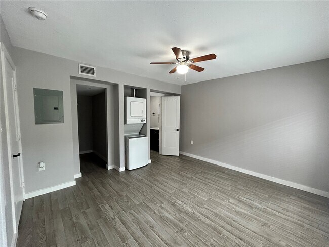 Building Photo - 219 Marshall St