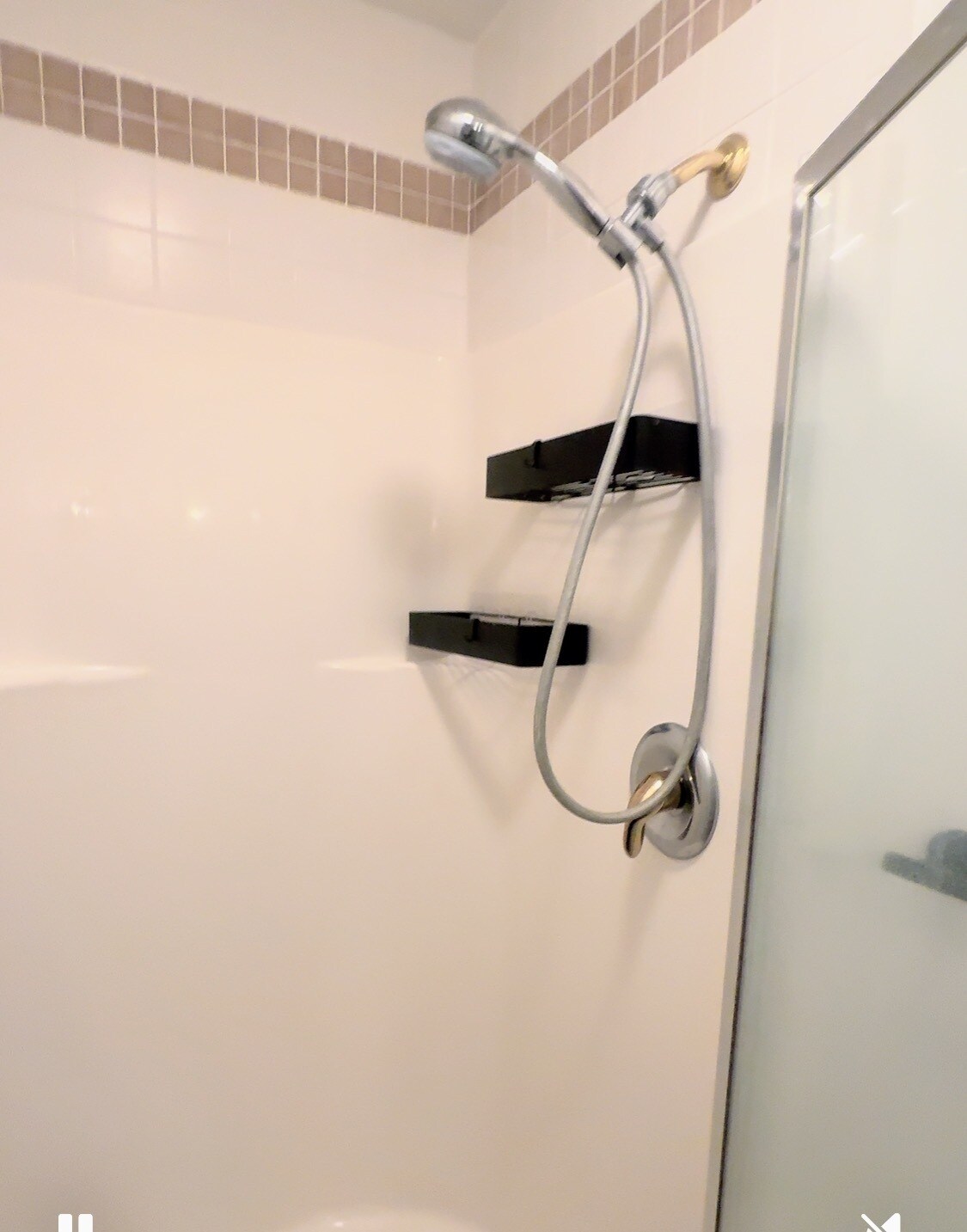 Building Photo - 94 Country Club Dr