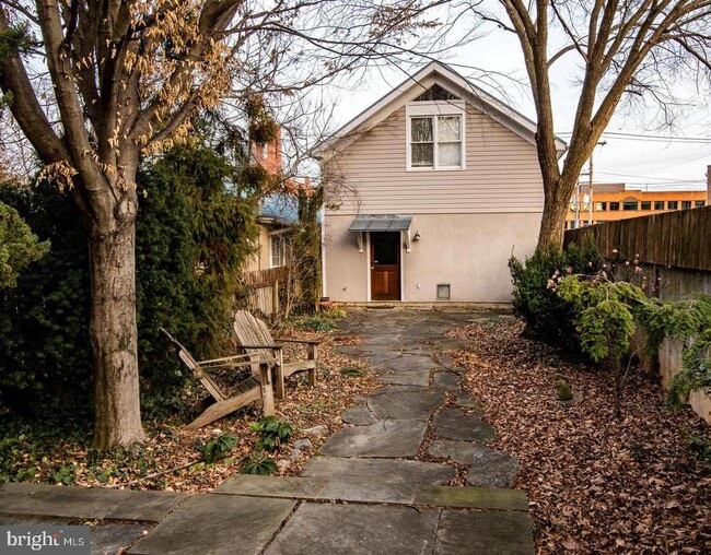 Building Photo - 216 N Braddock St