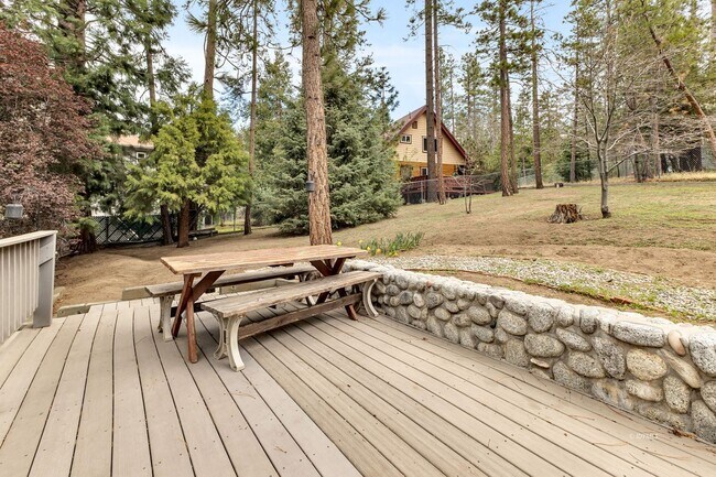 Building Photo - Mountain Lodge Home 1 Mile Away from the C...
