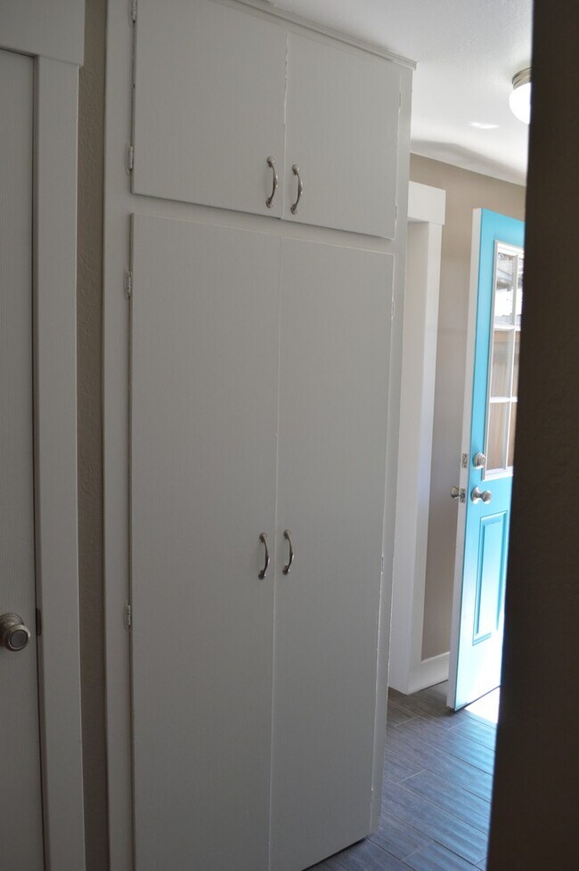 Building Photo - Remodeled 2 bed, 1 Bath in the heart of Fort Collins!