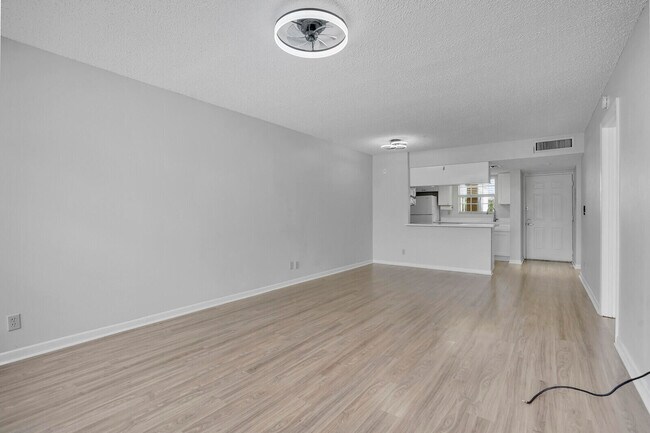 Building Photo - 6315 La Costa Dr