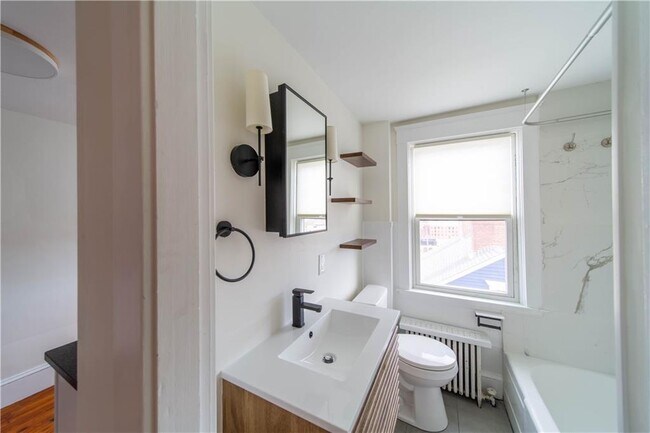 Building Photo - 21 Division St