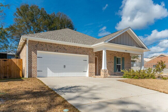 Building Photo - 807A Cedar Ave S