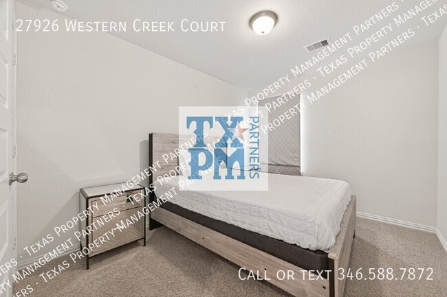 Building Photo - 27926 Western Crk Ct