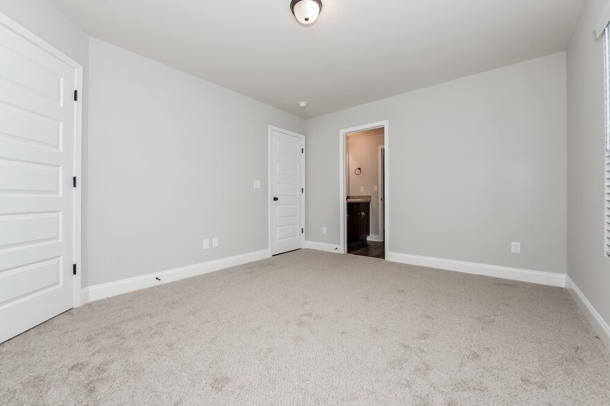 Building Photo - 1153 Pebble Ridge Dr