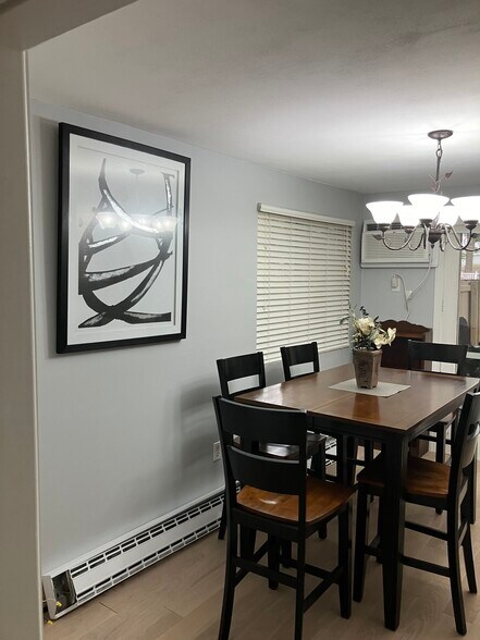 Expandable Table - 883 Weirs Blvd