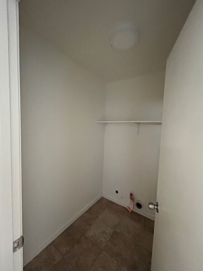 Building Photo - Newly Remodeled Apartments
