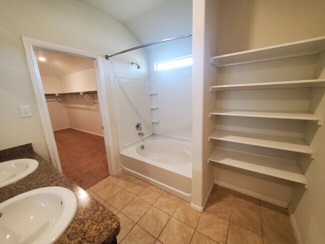 Building Photo - 248 Crowfoot Dr