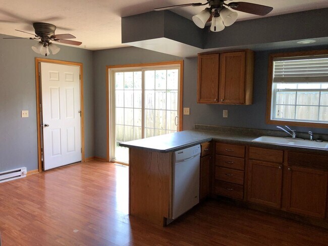 Building Photo - Cozy 3 Bedroom Home with Garage in Colona