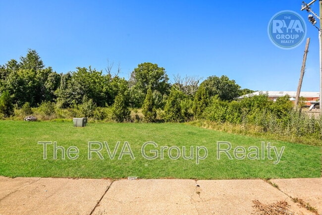 Building Photo - 4111 Kinsley Ave