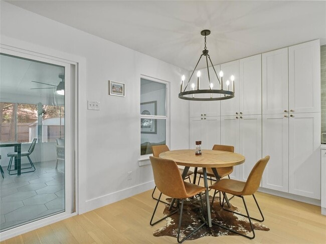 Building Photo - 3601 Ambleside Dr