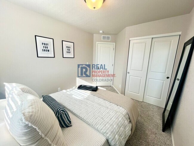 Building Photo - 9274 Tungsten Hts