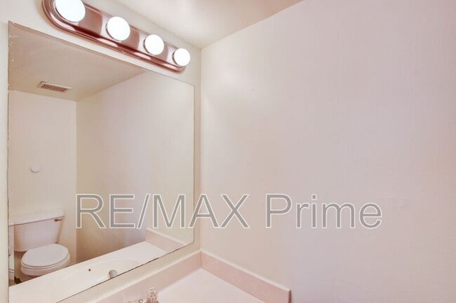 Building Photo - 2259 Sedgewick Dr