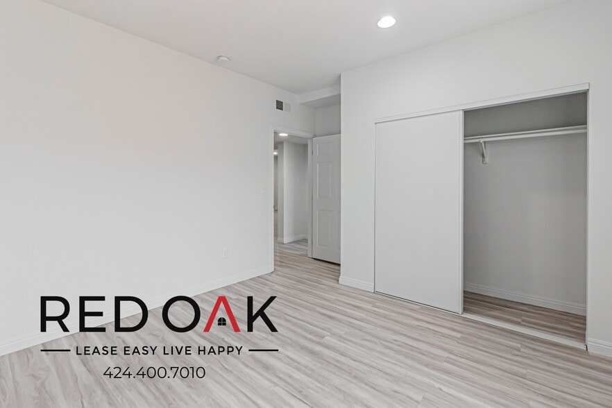 Building Photo - 6829 Simpson Ave