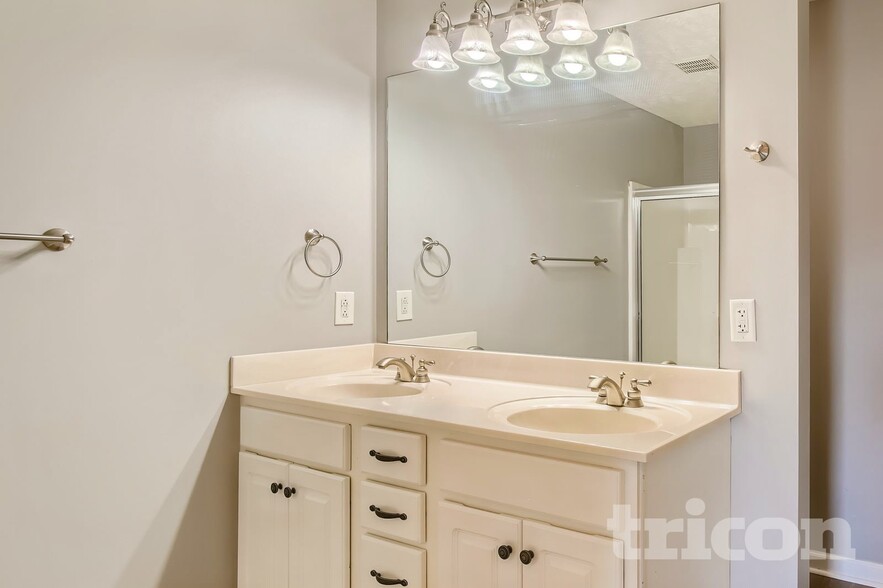 Building Photo - 2718 Annapolis Ct