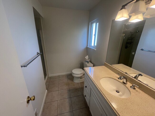 Building Photo - 1265-1267 W. Washington Avenue