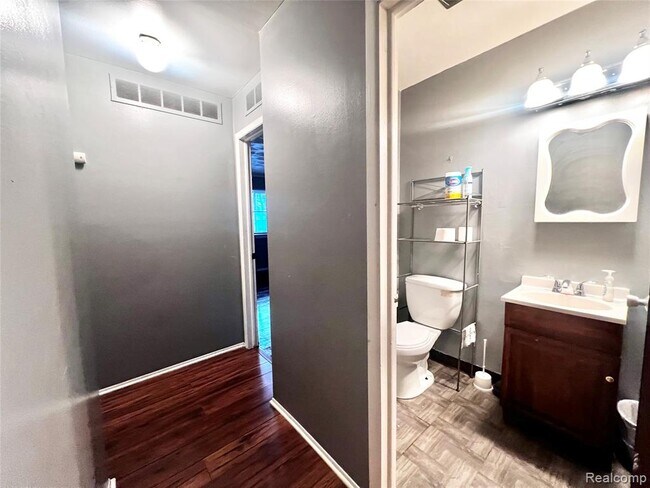 Building Photo - 22116 Dante St