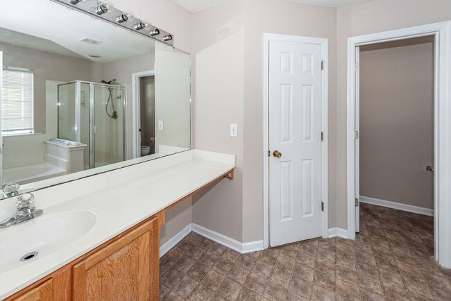 Building Photo - 3 Bedroom, 2 Bathroom Home in Whitehall - North Charleston