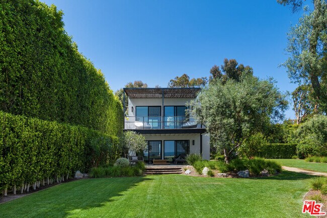 Building Photo - 28926 Cliffside Dr