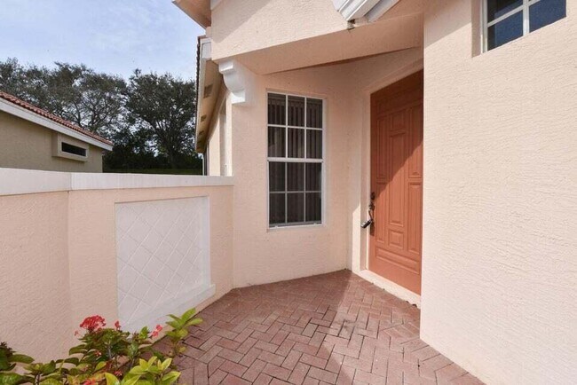 Building Photo - 650 SW Treasure Cove