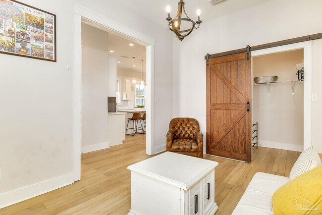 Building Photo - 606 W Intendencia St