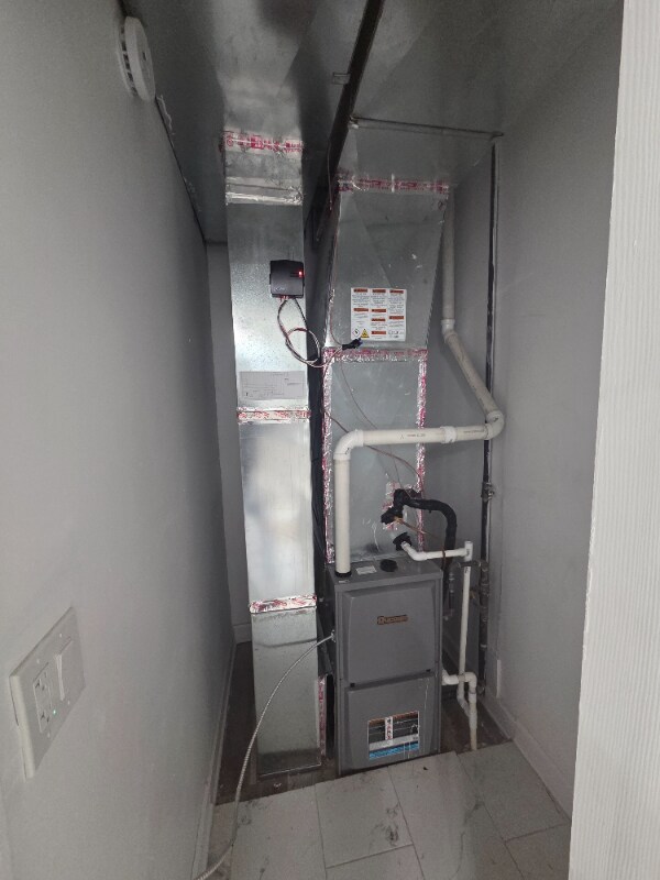 Building Photo - 1048 W Marquette Rd