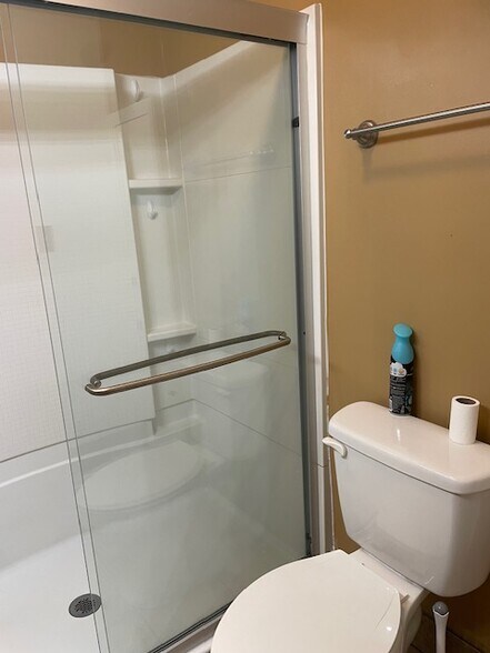 Bath with shower - 612 S Pine St