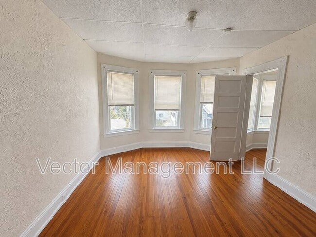 Building Photo - 116 Rennell St